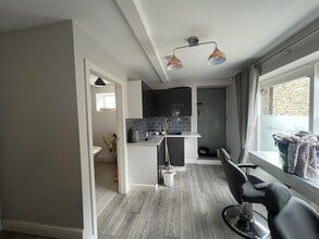 12 Oldfield Ln, Heckmondwike to rent Interior Photo- Image 2 of 4