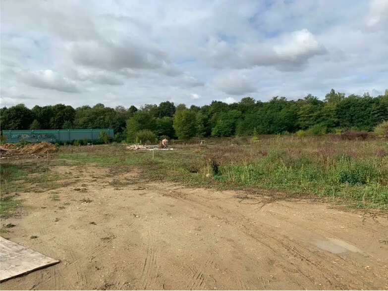 Land in Étréchy for sale - Primary Photo - Image 1 of 6