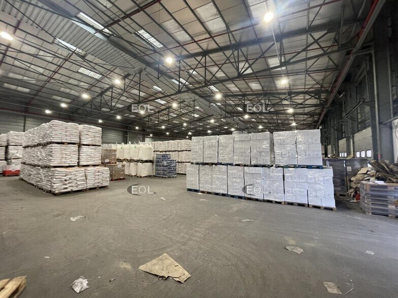 Industrial in Gennevilliers to rent - Building Photo - Image 3 of 5