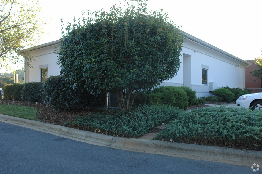 9524 Monroe Rd, Charlotte, NC for rent - Building Photo - Image 2 of 4