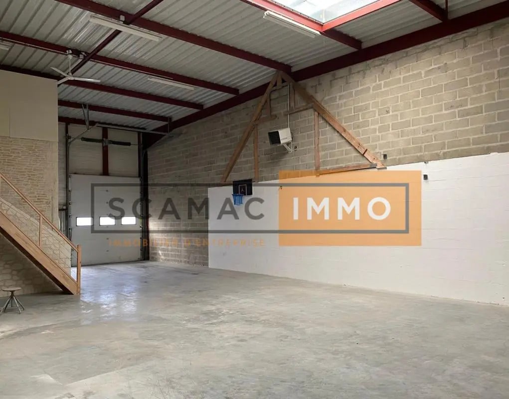 Location Entrepôt 200 m² - Photo 1