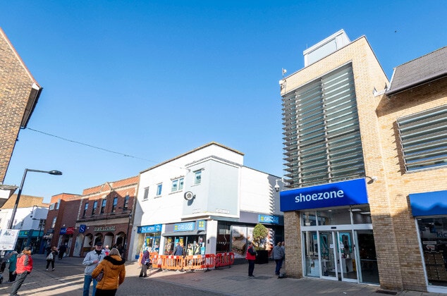 Chequers Ct, Huntingdon to rent - Building Photo - Image 1 of 6