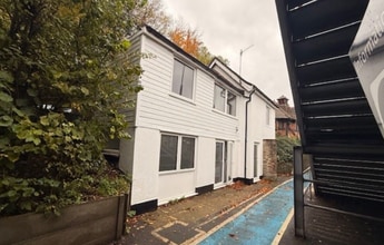 3 Station Approach St, Haslemere to rent Building Photo- Image 2 of 6