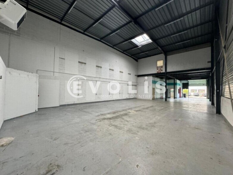 Light Industrial in Massy to rent - Interior Photo - Image 2 of 10
