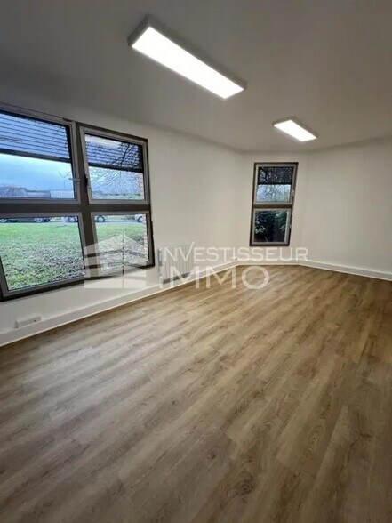 Office in Torcy to rent - Building Photo - Image 3 of 11