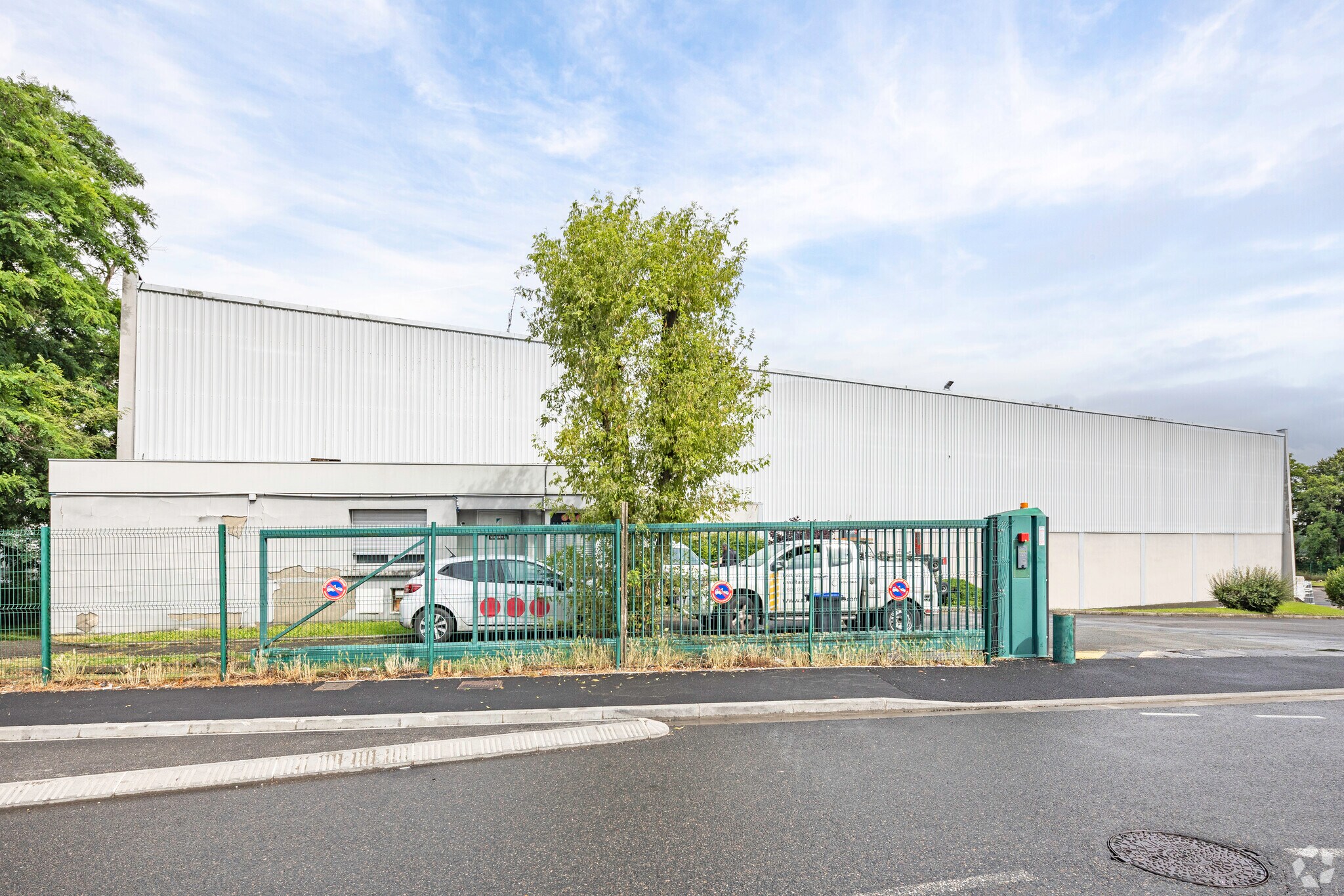 Light Industrial in Herblay-sur-Seine to rent Primary Photo- Image 1 of 15