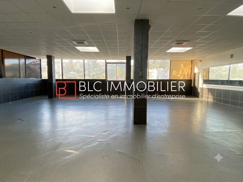 Retail in Marseille for sale - Interior Photo - Image 2 of 4