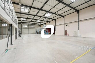 Light Industrial in Saint-Priest to rent Interior Photo- Image 1 of 13