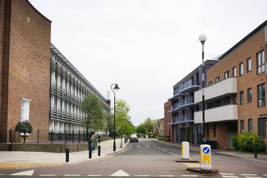 92-98 Warwick Rd, London to rent - Building Photo - Image 3 of 3