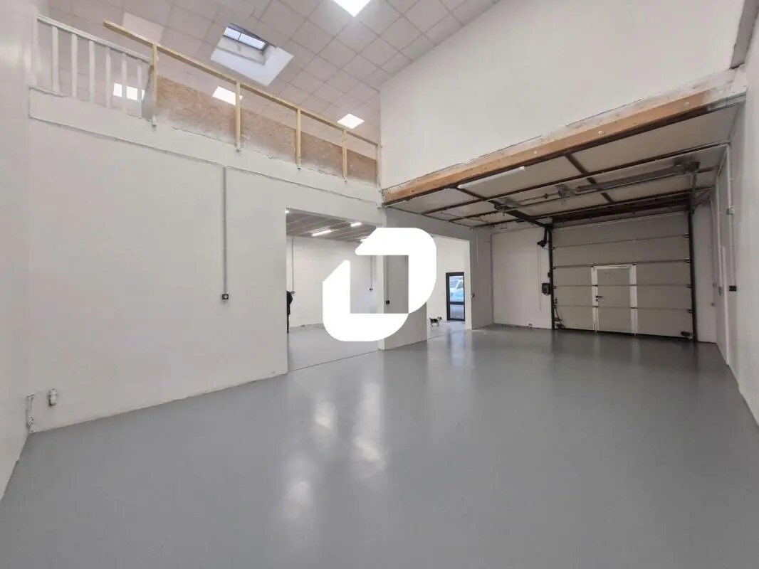 Light Industrial in Roissy-en-Brie to rent Building Photo- Image 1 of 11
