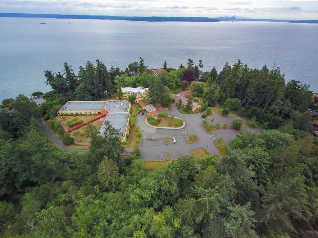 10861 NE Manitou Park Blvd, Bainbridge Island, WA for sale Primary Photo- Image 1 of 1