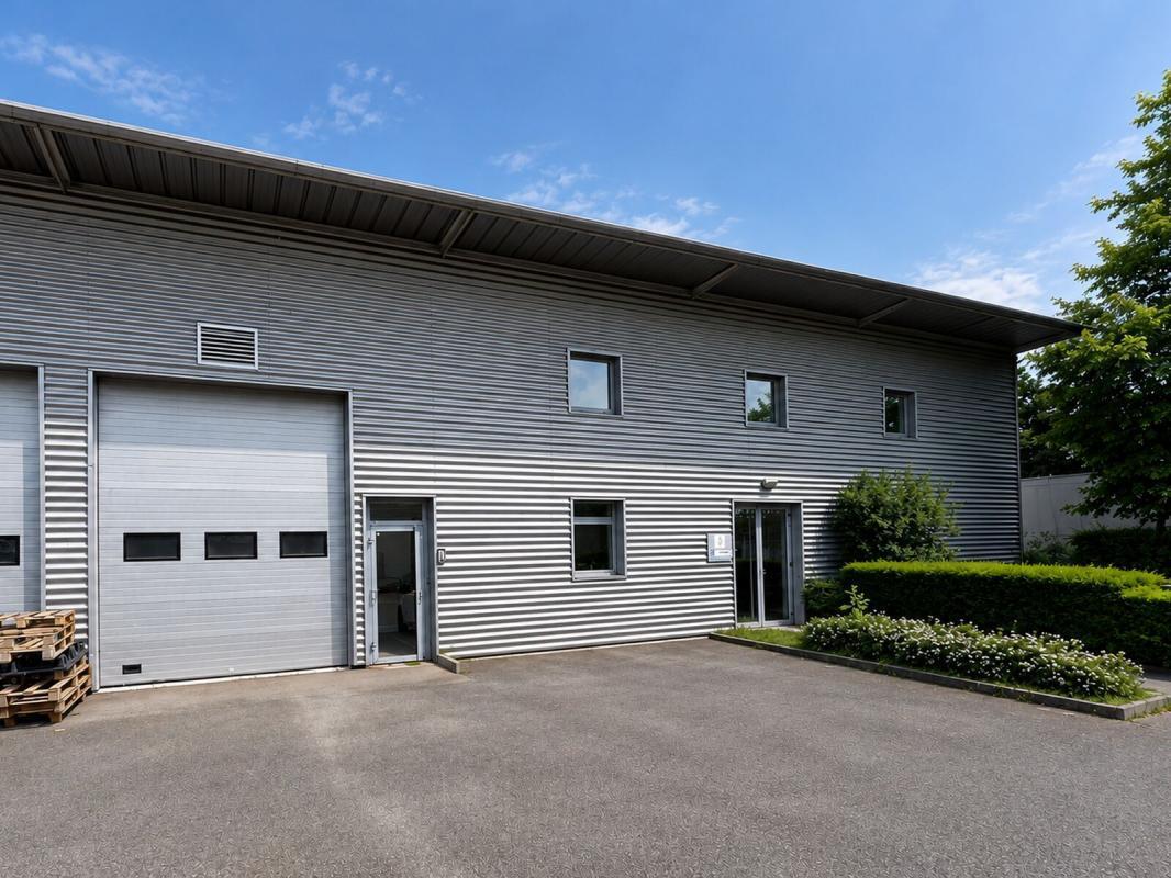 Light Industrial in Lyon to rent Building Photo- Image 1 of 5
