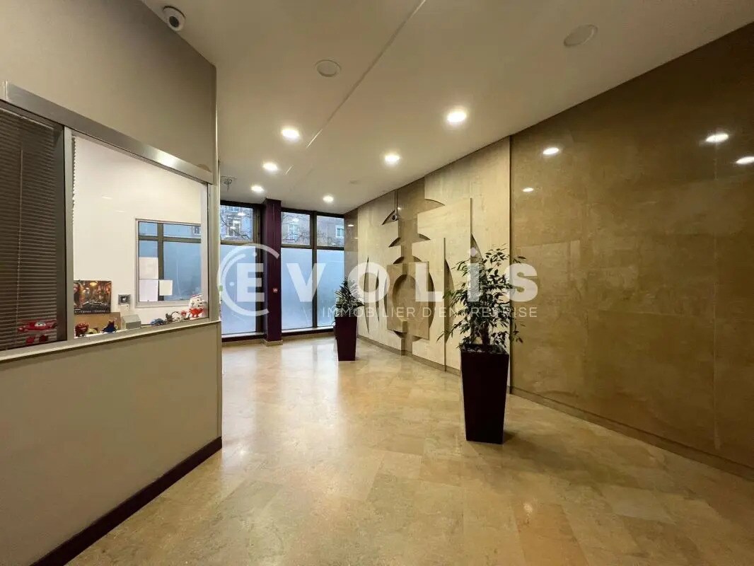 Office in Montreuil to rent Lobby- Image 1 of 11