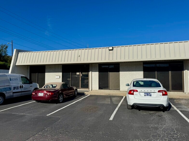 118-122 Space Park Dr, Nashville, TN for rent - Building Photo - Image 2 of 6