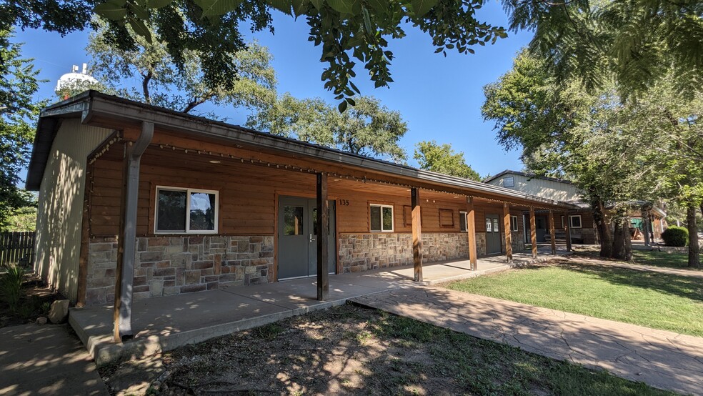 137 Oliver, Kechi, KS for rent - Primary Photo - Image 1 of 7