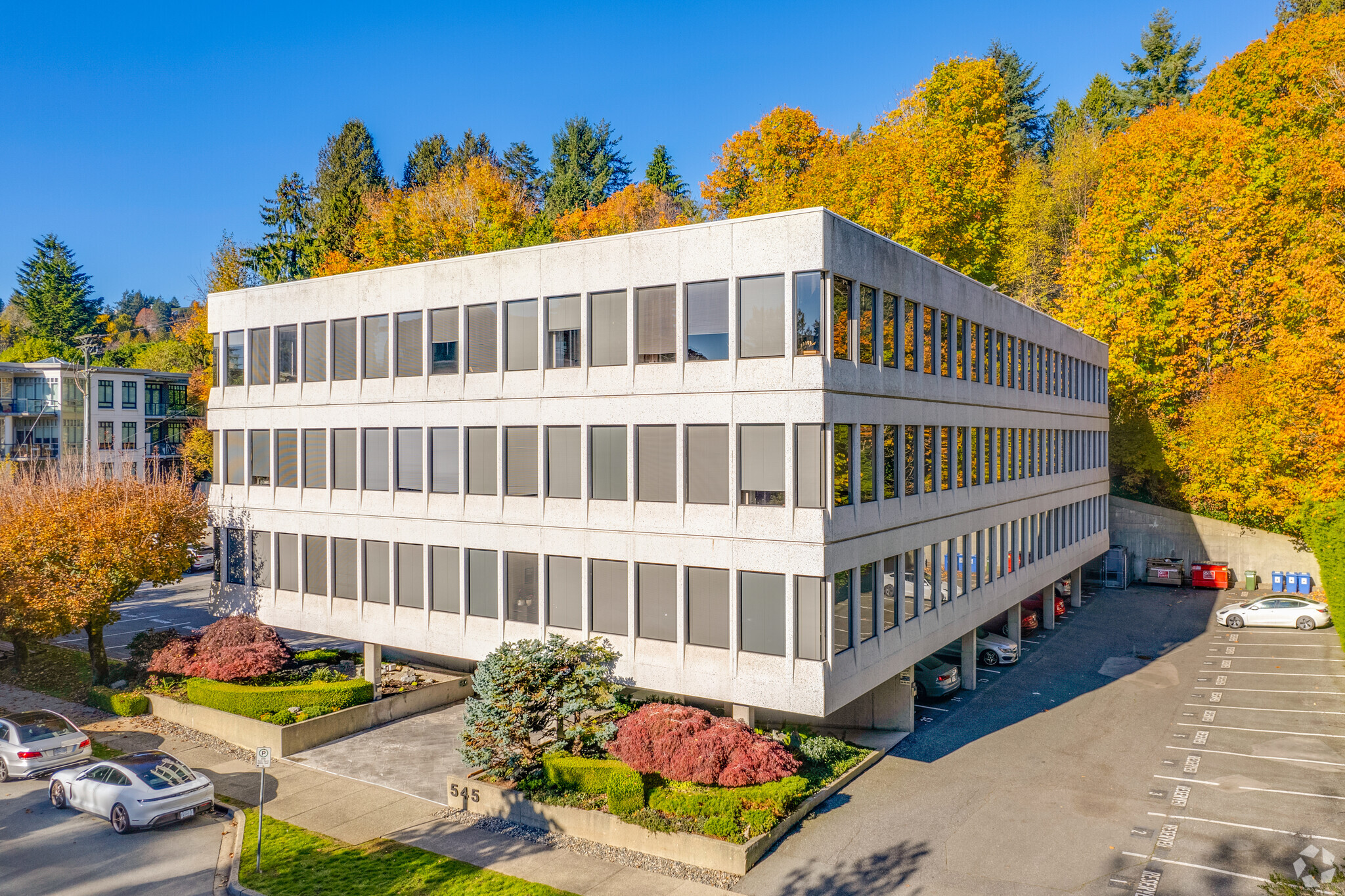 545 Clyde Ave, West Vancouver, BC for sale Primary Photo- Image 1 of 1