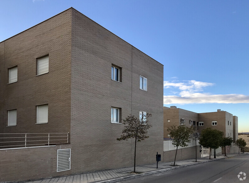 Calle Luis Buñuel, 4, Daganzo de Arriba, Madrid for sale - Building Photo - Image 2 of 2