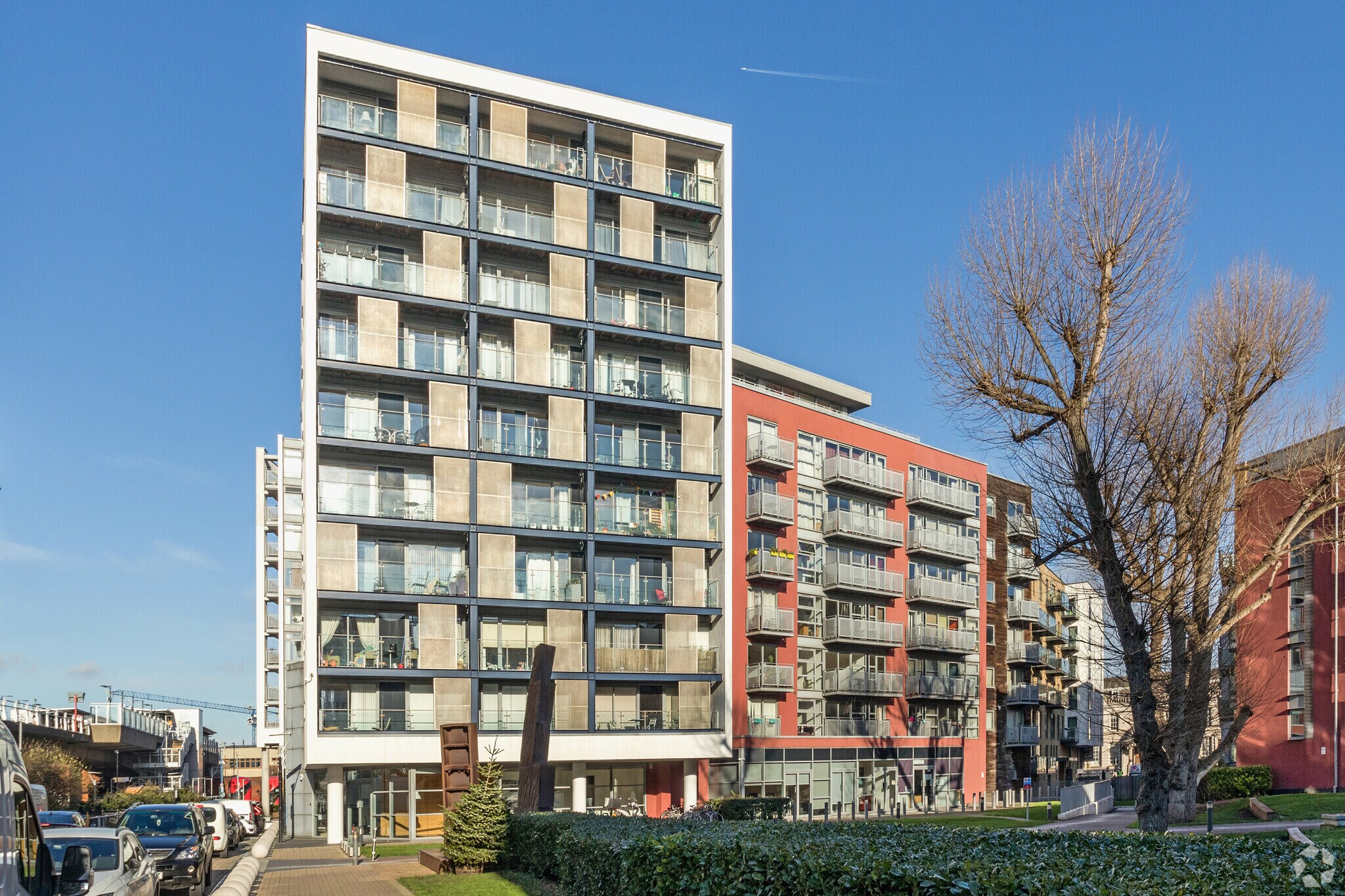 Deals Gtwy, London for sale Primary Photo- Image 1 of 1