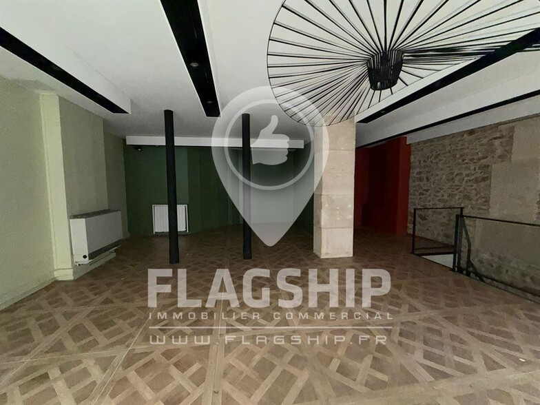 Retail in Paris to rent - Interior Photo - Image 2 of 7