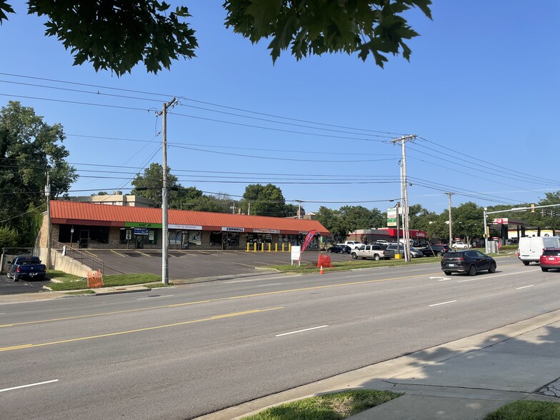 10221-10231 W 75th St, Overland Park, KS for rent - Building Photo - Image 1 of 7