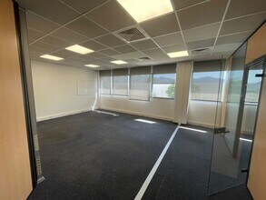 Avenue Du Marin Blanc, Aubagne to rent Interior Photo- Image 2 of 4
