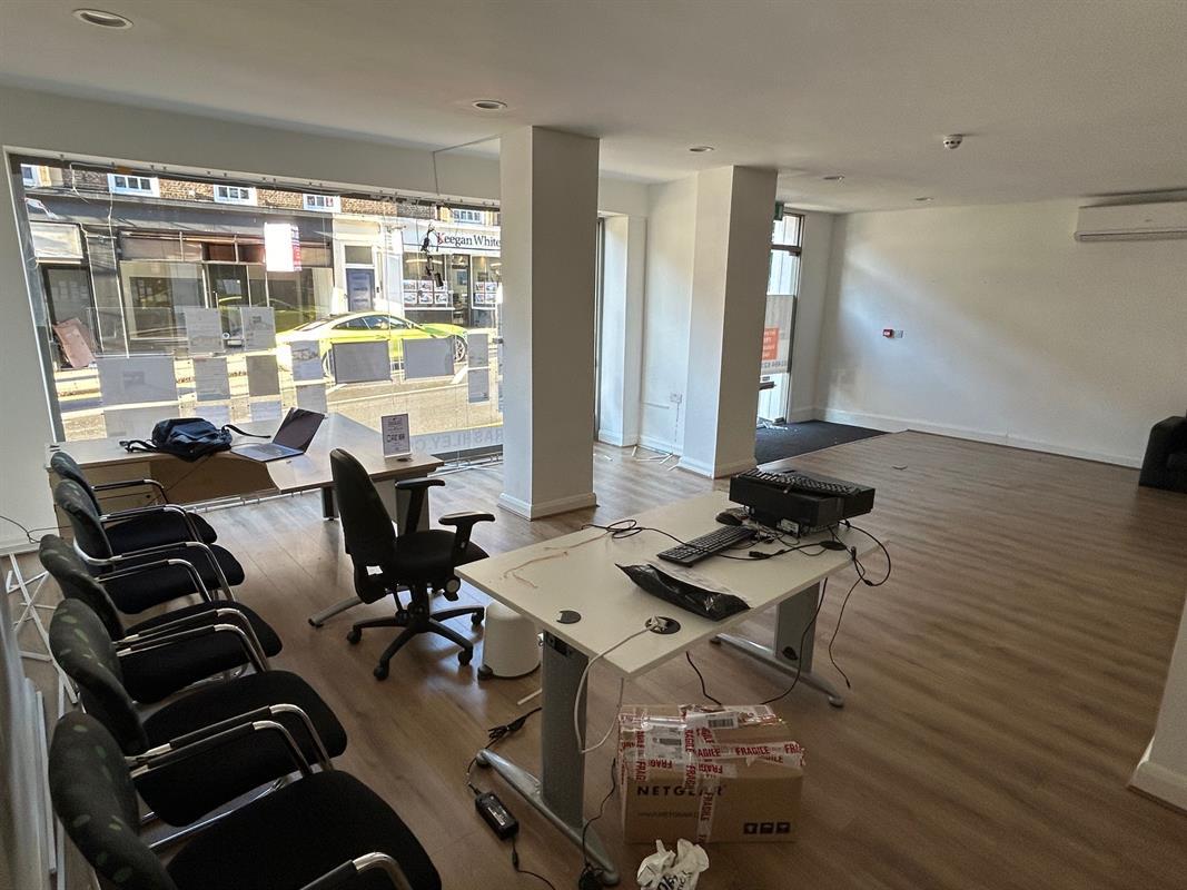 34 Crendon St, High Wycombe to rent Interior Photo- Image 1 of 3