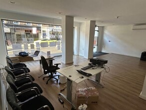 34 Crendon St, High Wycombe to rent Interior Photo- Image 1 of 3