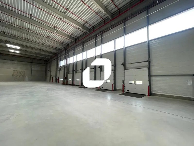 Industrial in Le Thillay to rent Interior Photo- Image 1 of 7