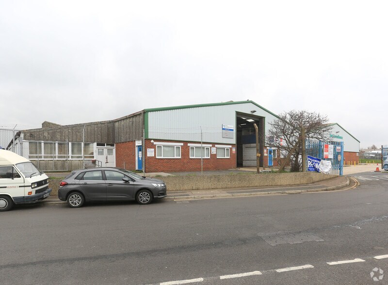 Meadow Rd, Worthing for sale - Primary Photo - Image 1 of 1