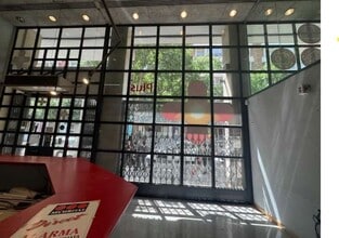Retail in Barcelona, Barcelona to rent Interior Photo- Image 2 of 7