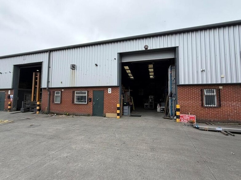 Gladstone St, Oldham to rent - Building Photo - Image 3 of 19