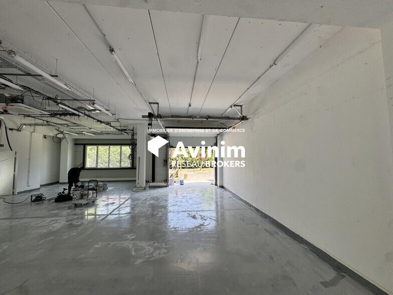 Industrial in Gennevilliers to rent - Interior Photo - Image 2 of 7
