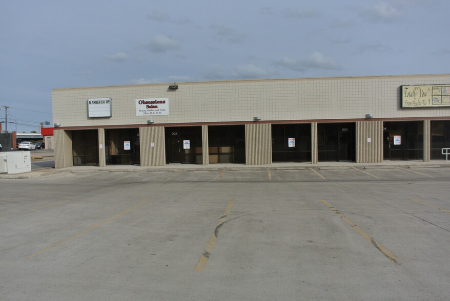 2501 S W S Young Dr, Killeen, TX for rent - Building Photo - Image 2 of 5