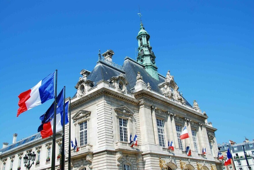 Office in Levallois-Perret to rent - Building Photo - Image 2 of 8