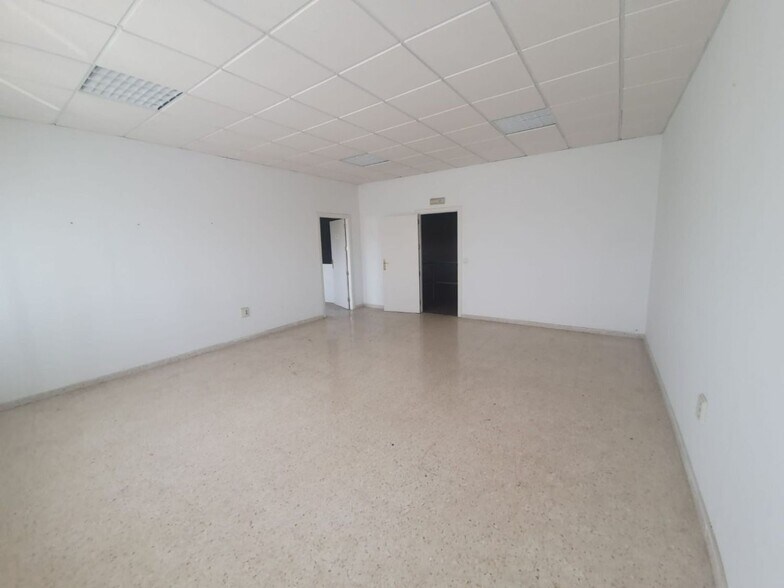 Calle de la Palmera Dos Hermanas, la, S/N, MOTILLA DEL PALANCAR, Sevilla to rent - Building Photo - Image 3 of 26