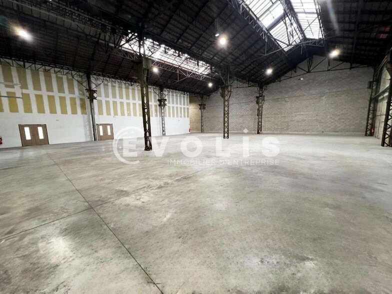 Light Industrial in Corbeil Essonnes to rent - Interior Photo - Image 3 of 11
