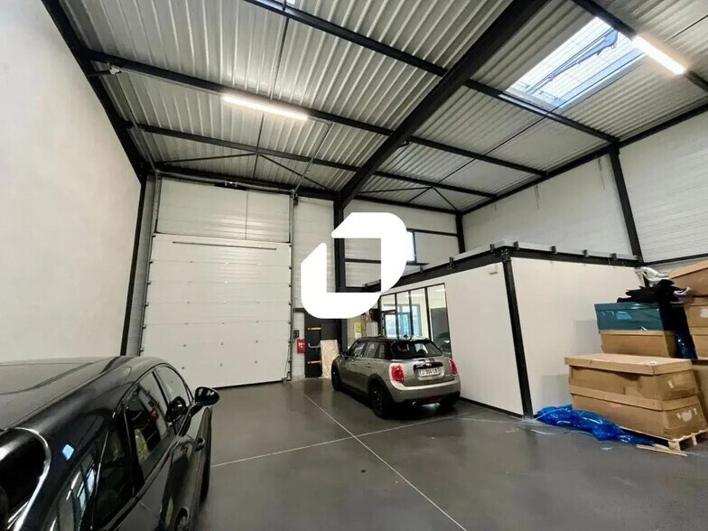 Office in Chassieu to rent - Interior Photo - Image 2 of 8