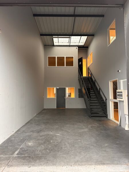 10 Rue Jacquard, Chassieu to rent Interior Photo- Image 1 of 9