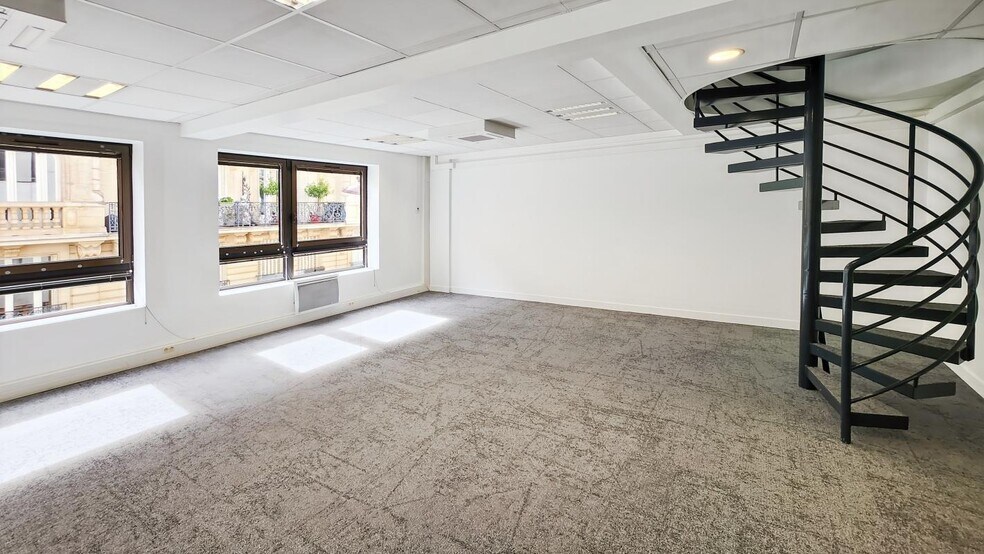 Office in Neuilly-sur-Seine to rent - Building Photo - Image 2 of 9