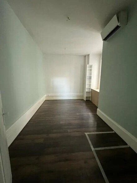 Office in Valence to rent - Building Photo - Image 2 of 7