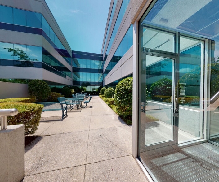 1810 Pyramid Pl, Memphis, TN to rent - Building Photo - Image 2 of 5