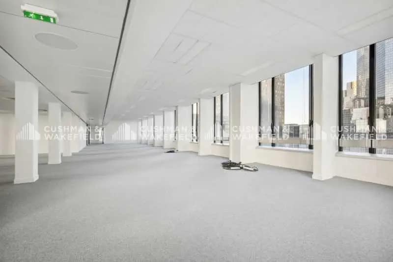 Office in Courbevoie to rent Building Photo- Image 1 of 7