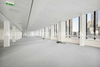 Office in Courbevoie to rent Building Photo- Image 1 of 7