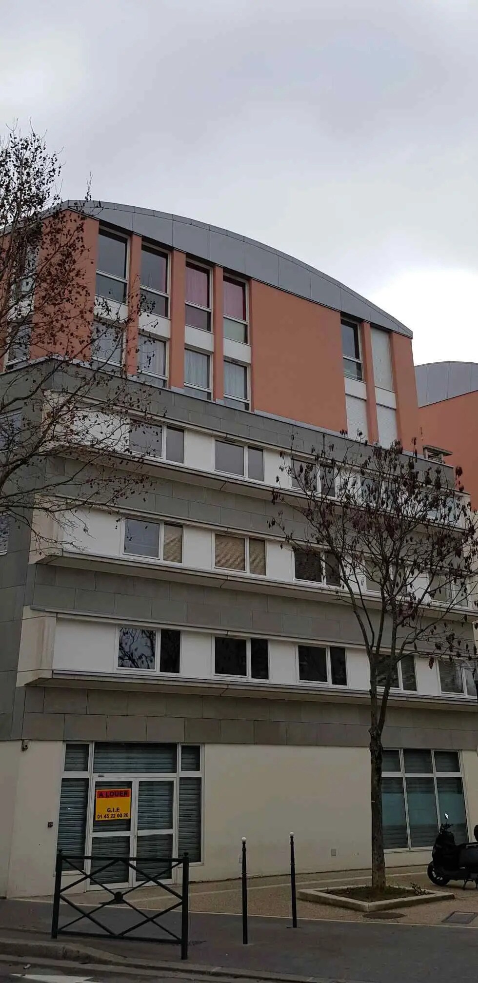 Retail in Asnières-sur-Seine to rent Building Photo- Image 1 of 3