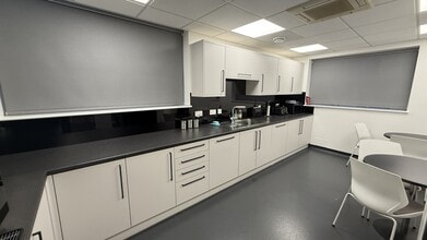 23 Station Clos, Potters Bar to rent Interior Photo- Image 1 of 4