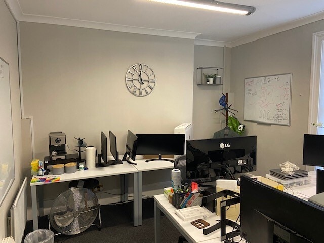 23 Oak Hill Grove, Surbiton to rent Interior Photo- Image 1 of 8