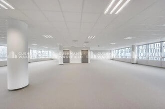 Office in Massy to rent Interior Photo- Image 1 of 4