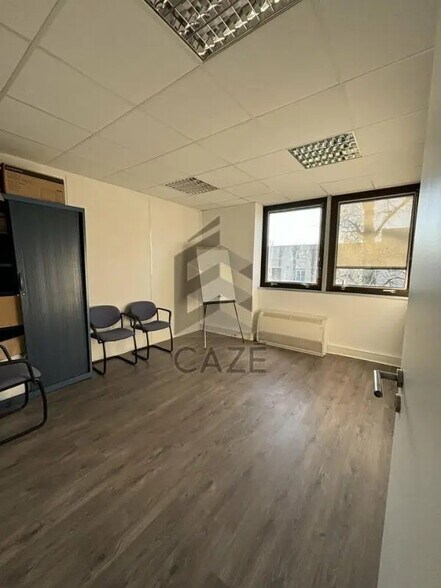 Office in Bruges to rent - Interior Photo - Image 3 of 4