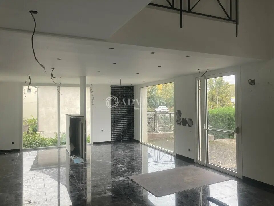 Location Commerce 270 m² - Photo 1