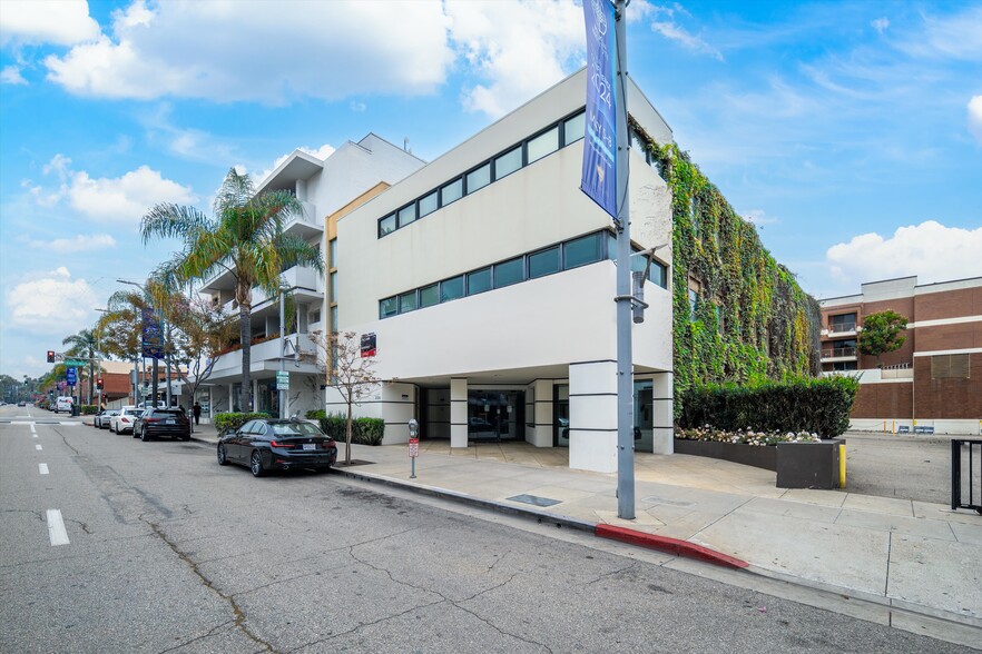 250-256 N Canon Dr, Beverly Hills, CA for rent - Building Photo - Image 2 of 5